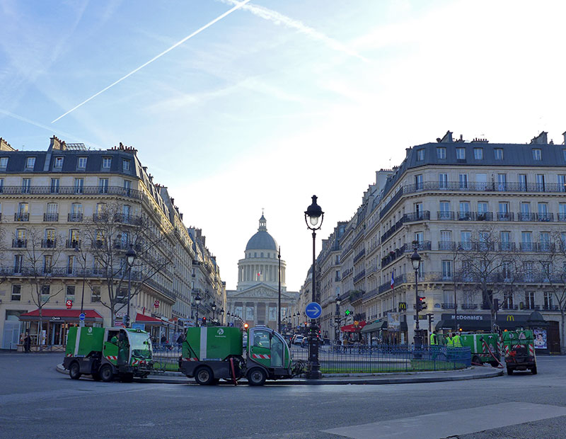書籍「Paris en Vert（緑色のパリ）」中身　エドモン･ロスタン広場